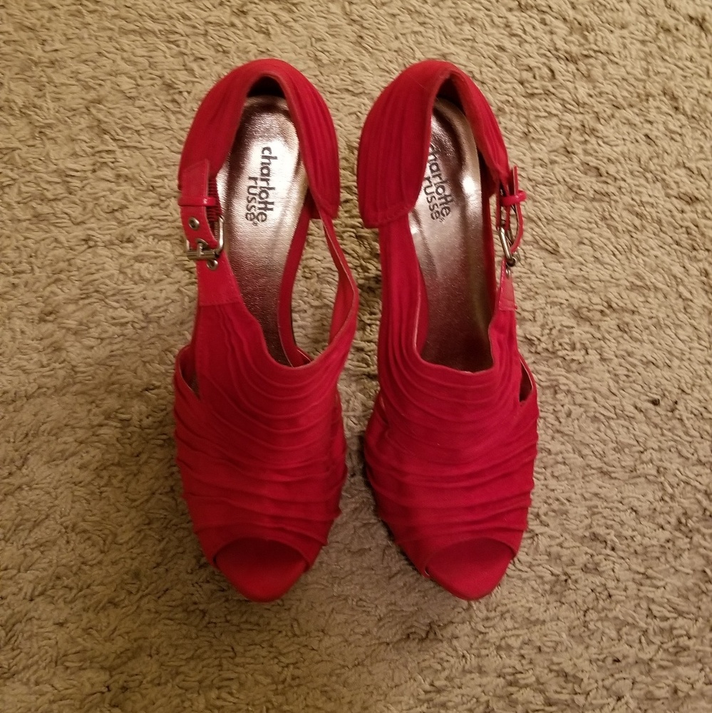 Red heels - Picture 3 of 4